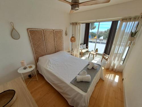a bedroom with a bed with two towels on it at T2 - Centre ville - proche plage in Bormes-les-Mimosas