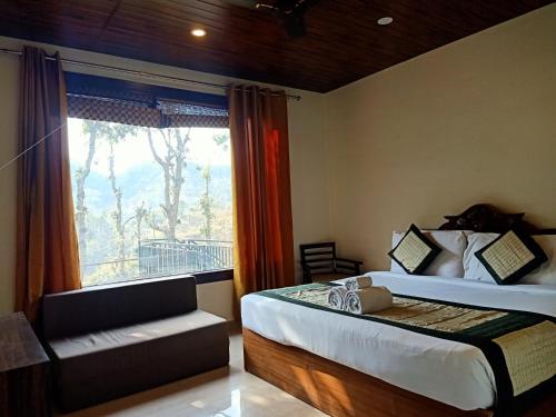 a bedroom with two beds and a window at Skywood Resort Shoghi in Shogi