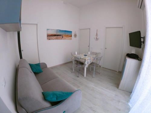 A seating area at La casetta di Gaeta
