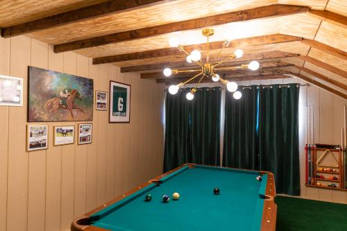 Nicura Ranch Inn & Stablesにあるビリヤード台