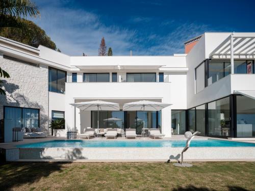 Villa Royale, moderna villa con piscina y vistas al mar