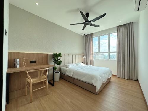 a bedroom with a bed and a ceiling fan at SAMUA Homes (City View, Drawbridge & KTCC Mall) in Kuala Terengganu