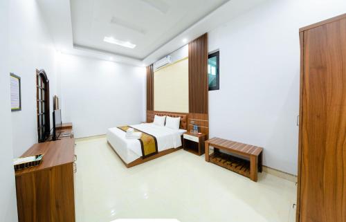 Postel nebo postele na pokoji v ubytování Hồng Ngọc Hotel