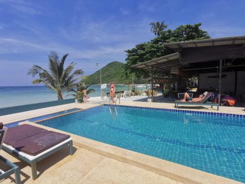 Bazén v ubytování Thong Nai Pan Beach Resort nebo v jeho okolí