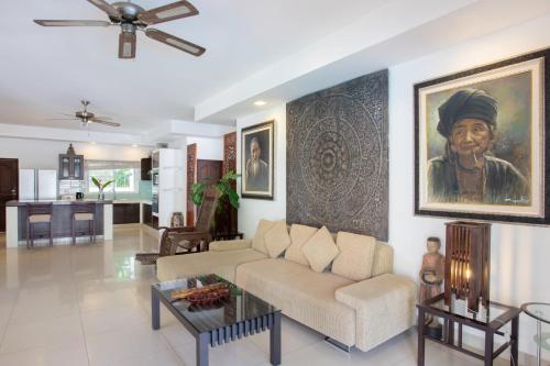 Fotografie z fotogalerie ubytování Beautiful Thai 4BR Pool Villa Fanny xxx v destinaci Rawai pláž