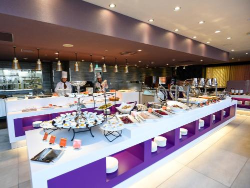 Makanan di atau berdekatan hotel