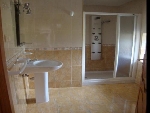 Et badeværelse på House 3 Bedrooms 3473