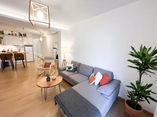 Comfy 2 BDR Apt in Petralona - Next to metro