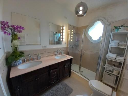 a bathroom with two sinks and a shower at MASSERIA INCANTAMENTO Suite Bouganville in Latiano