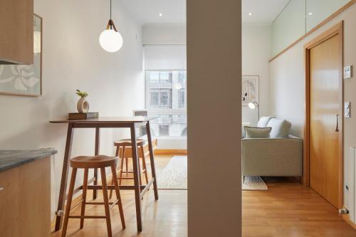 a kitchen and dining room with a table and stools at Eder 2 by FeelFree Rentals in San Sebasti&aacute;n