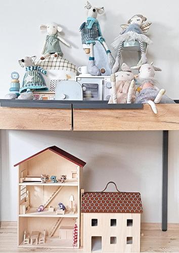 a shelf with toys and a doll house on it at FORMA Apartament Supraśl in Supraśl