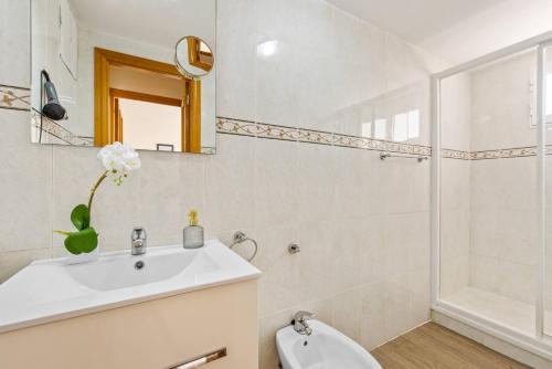 a bathroom with a sink and a shower at Apartamento Arenal 4 - PlusHolidays in Calpe