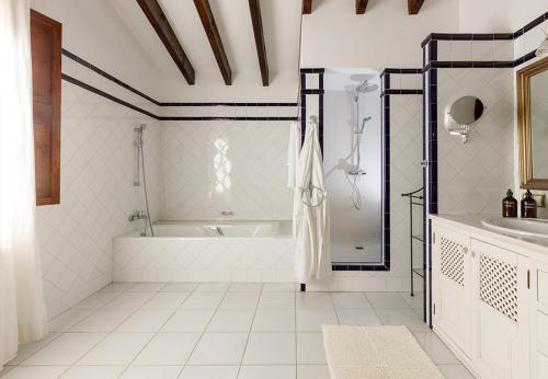 A bathroom at Finca Can Coll Boutique Country House - Adults Only