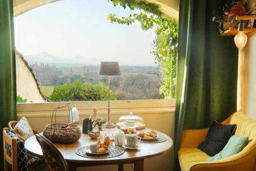 Comida en o cerca de este hotel