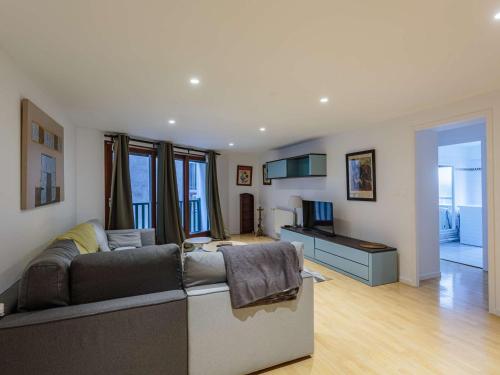 Zdjęcie z galerii obiektu Appartement moderne 2 chambres au centre de Biarritz, à 320 m de la plage - FR-1-3-577 w Biarritz