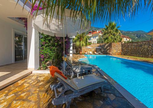 Bazén v ubytování Luxury Villa for 8 People in Fethiye, Ölüdeniz - AWZ 168 nebo v jeho okolí
