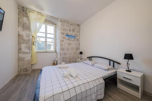 A 2 - spacious apt on seafront with the sea view