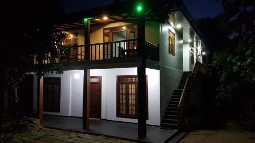 El edificio en el que está la habitación en casa particular