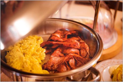 Makanan di atau berdekatan hotel