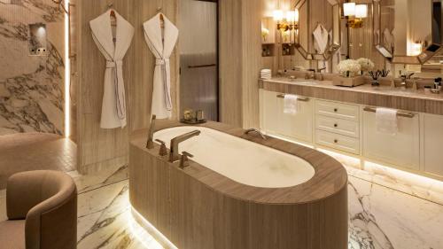 a bathroom with a bath tub and a sink at Jumeirah Mina Al Salam Dubai in Dubai