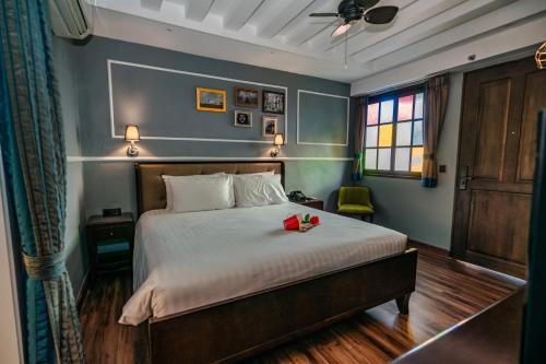 a bedroom with a bed and a window at The Quba Boutique Hotel Pattaya in Pattaya Central