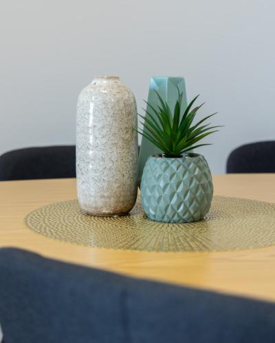 two vases sitting on top of a table at INSIDEHOME Ciudad de Valladolid in Valladolid