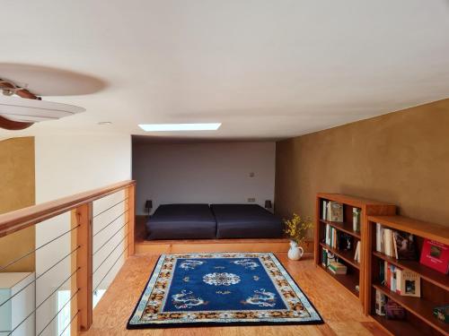 a room with a bed and a rug on the floor at BUND-Ferienwohnung in Lenzen