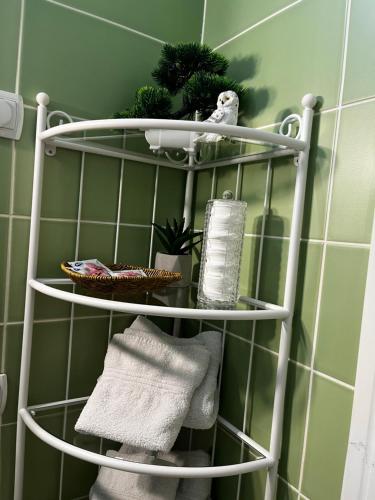 a white towel rack in a bathroom with towels at Apartman Studio DIAMOND in Subotica
