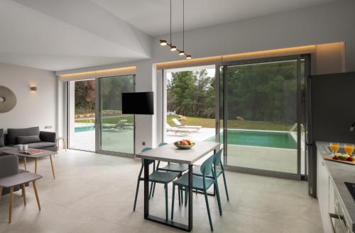 Nikiti Botanic Pool Suites