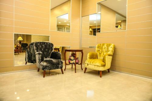 Posezení v ubytování Emsa Palace Hotel