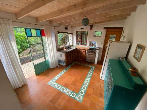 an aerial view of a kitchen with a sink and a refrigerator at La casa de Tania in San Marcos Sierras