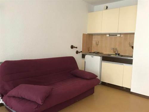 Photo de la galerie de l'établissement Studio cabine avec piscine, plage à 50m, parking privé, commerces à 400m - FR-1-81-339, à Port-Leucate