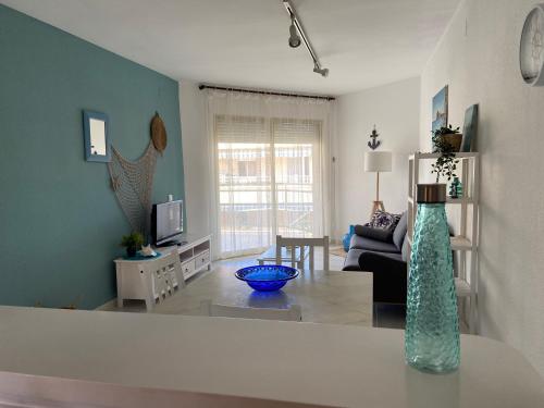 a living room with a glass vase on a table at Versailles-mar in Cambrils