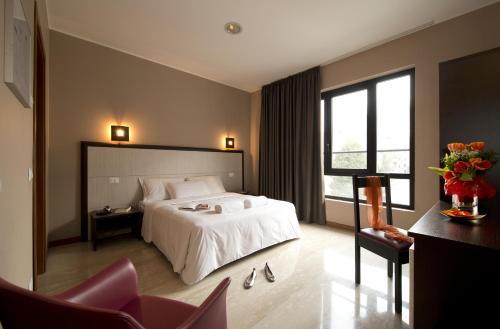 Кровать или кровати в номере Oasi Village Hotel