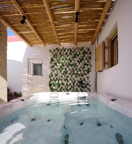 Heart of Oia - Private house with Jacuzzi
