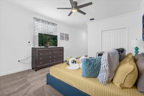 Stylish Resort Villa w/ Pool Near Disney Gated 5BR photo 21