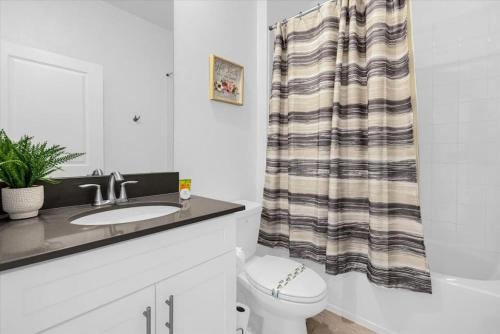 Stylish Resort Villa w/ Pool Near Disney Gated 5BR photo 32