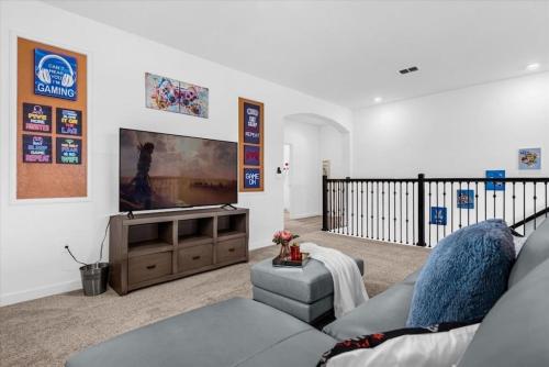 Stylish Resort Villa w/ Pool Near Disney Gated 5BR photo 37