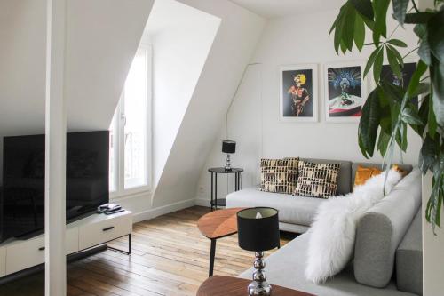 Spacious and modern nest with a view on Paris