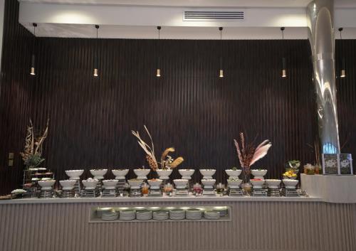 a room with aasteryasteryasteryasteryasteryasteryasteryasteryasteryasteryasteryastery at فندق سنبات بلاتينيوم in Jazan