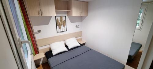 Posteľ alebo postele v izbe v ubytovaní Mobil Home 5 Personnes - Vendée - Puy du Fou - Climatisé