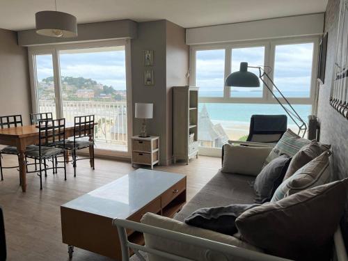 Photo de la galerie de l'établissement Appartement à 200m de la plage avec WIFI et vue mer à Perros-Guirec - FR-1-368-126, à Perros-Guirec