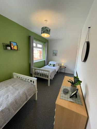 2 bed Central Cardiff Apartment - sleeps five! photo 3