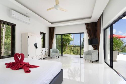 Postel nebo postele na pokoji v ubytování paradise sea view infinity Pool Villa Chaweng Koh Samui