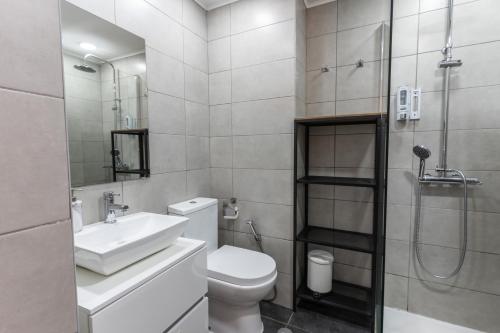 Ένα μπάνιο στο Old Town Apartment 5min to the beach