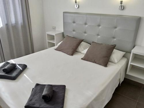 a bedroom with a large white bed with a large headboard at Apartamento Robi en Cumana II - Puerto Rico - Ap 508 in Puerto Rico de Gran Canaria