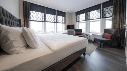 a bedroom with a large white bed and windows at Loop Hotel Bosphorus İstanbul in Istanbul