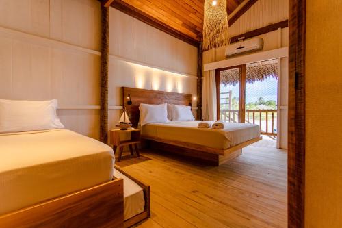 Tempat tidur dalam kamar di CASA na PRAIA DA BARRINHA Frente Mar