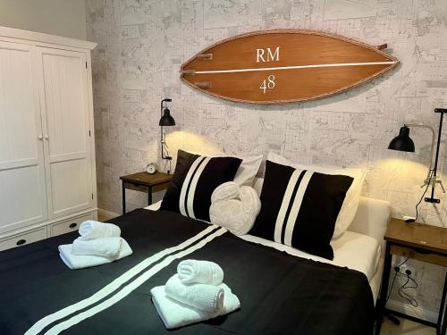 En eller flere senge i et værelse på Apart Pier 2