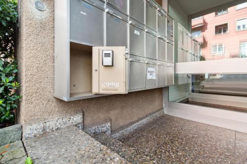 a metal box on the side of a building at Beautiful Boutique Apartment DRAHTZUG8 in Zürich